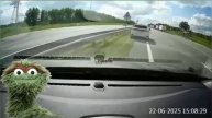 я худею 🤦♂️, ну ладно у него мозгов нет, водители, вы то куда?