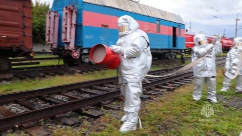 В Кургане сотрудники МЧС России провели комплексные пожарно-тактические учения на железной дороге