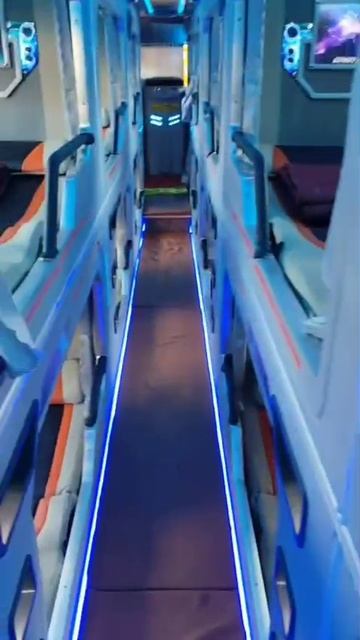 На таком автобусе можно и на Луну доехать. Угадайте в какой стране такие?