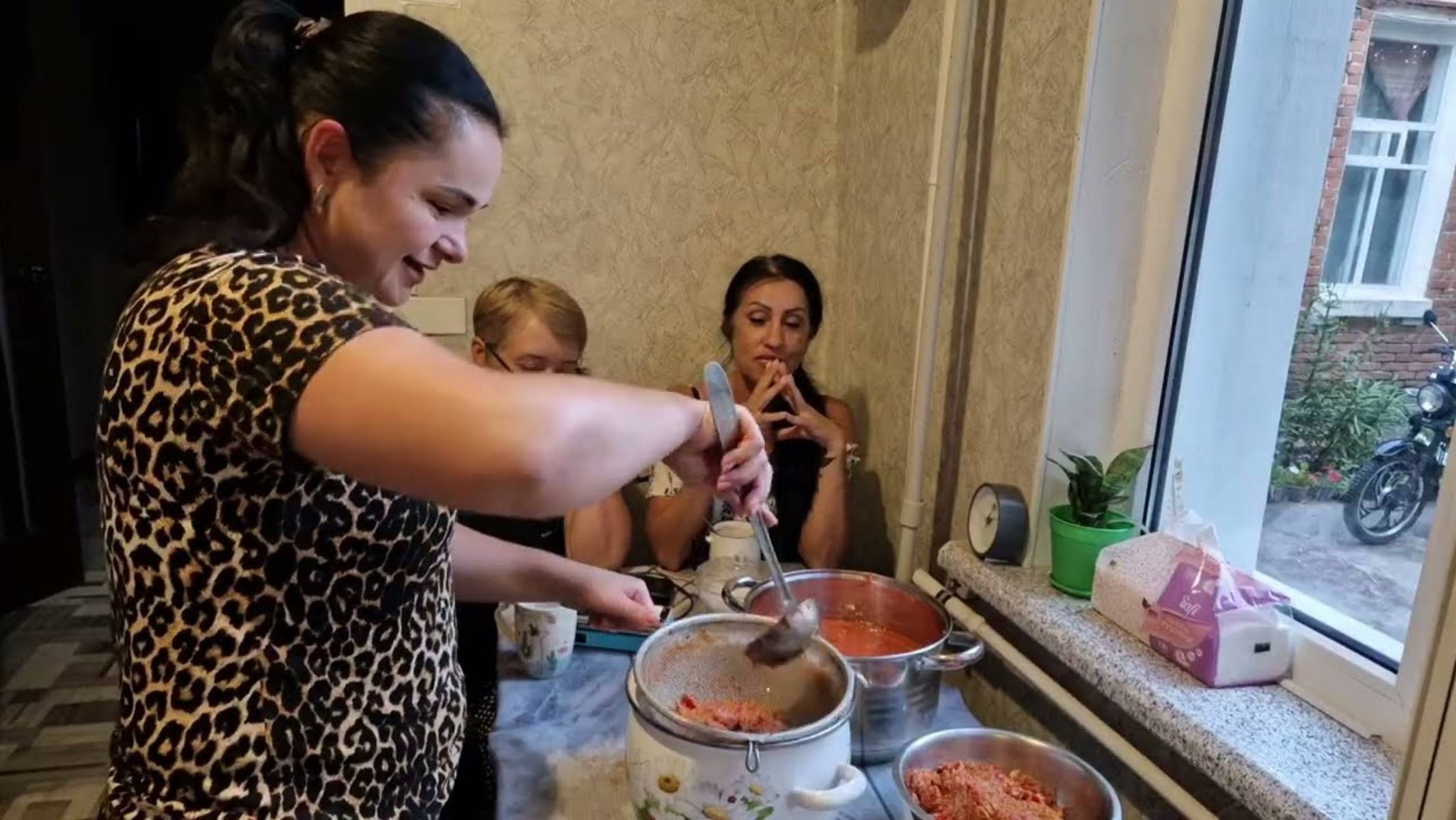 Надя Новикова. Помогла сестре и всё успела сделать