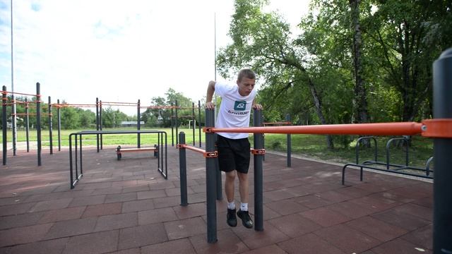 Выход силы на брусьях