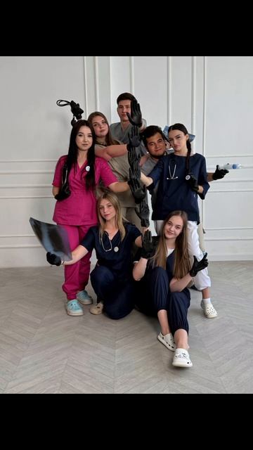 Та самая последняя фотосессия ❤️
#fup #фотосессия #медики #выпуск2025 #юмор #воспоминания #shorts