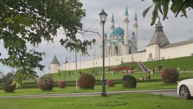 Казань. По улицам
