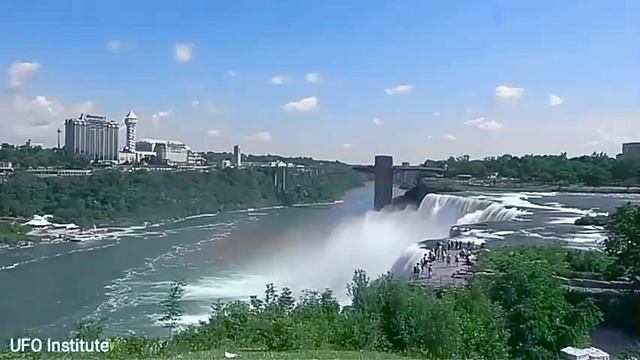 Круглый Объект Над Ниагарой