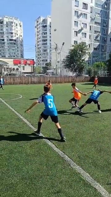 футбол играем