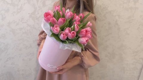 Нежные и хрустящие тюльпаны в коробке от Повода. Розовые тюльпаны