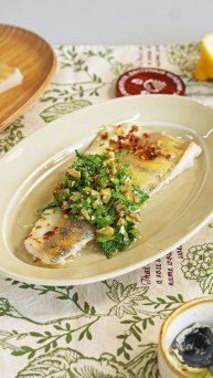 Судак с сальсой из оливок