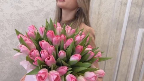 Нежные и хрустящие тюльпаны в коробке от Повода. Розовые тюльпаны