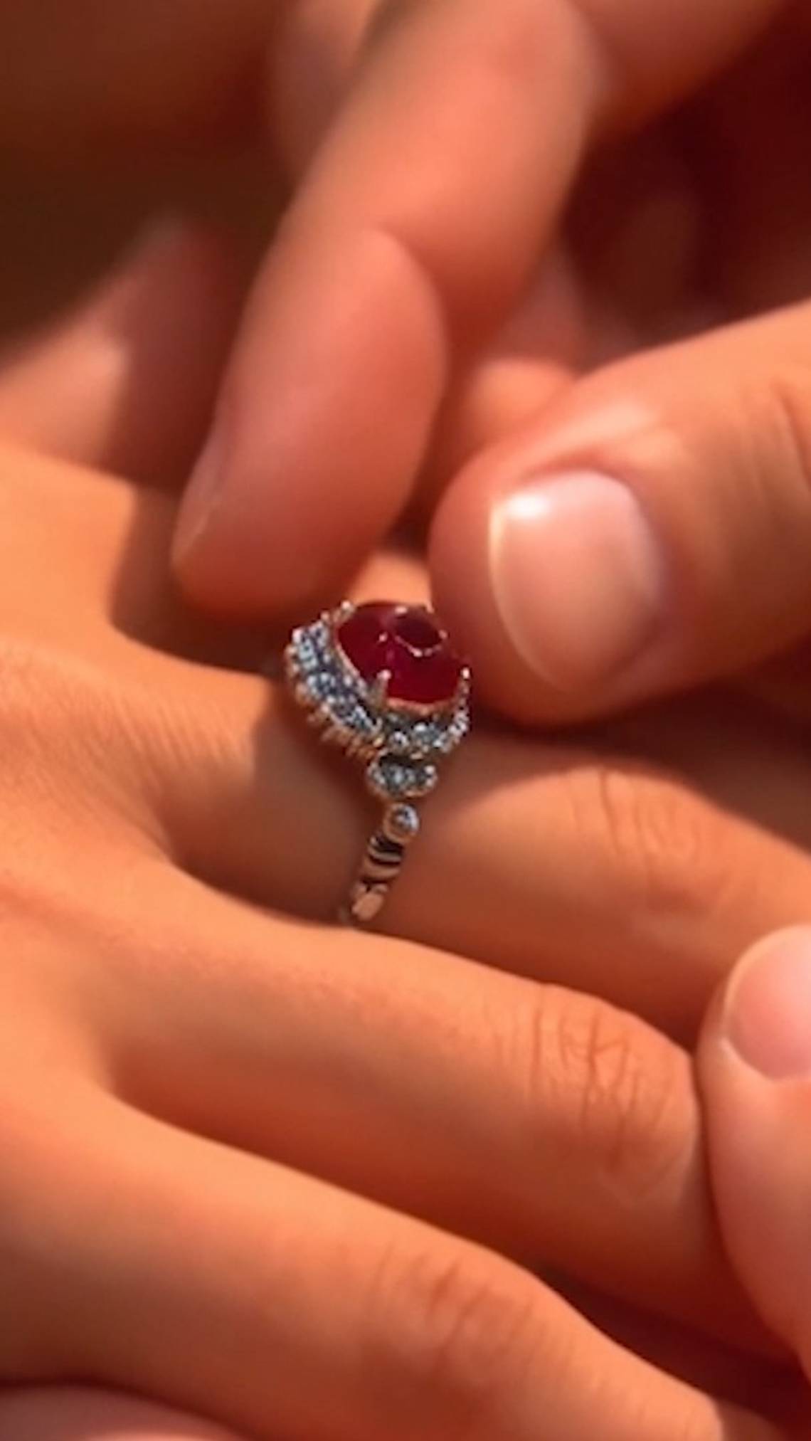 КОЛЕЧКО С РУБИНОМ. монтаж Екатерины Самойленко