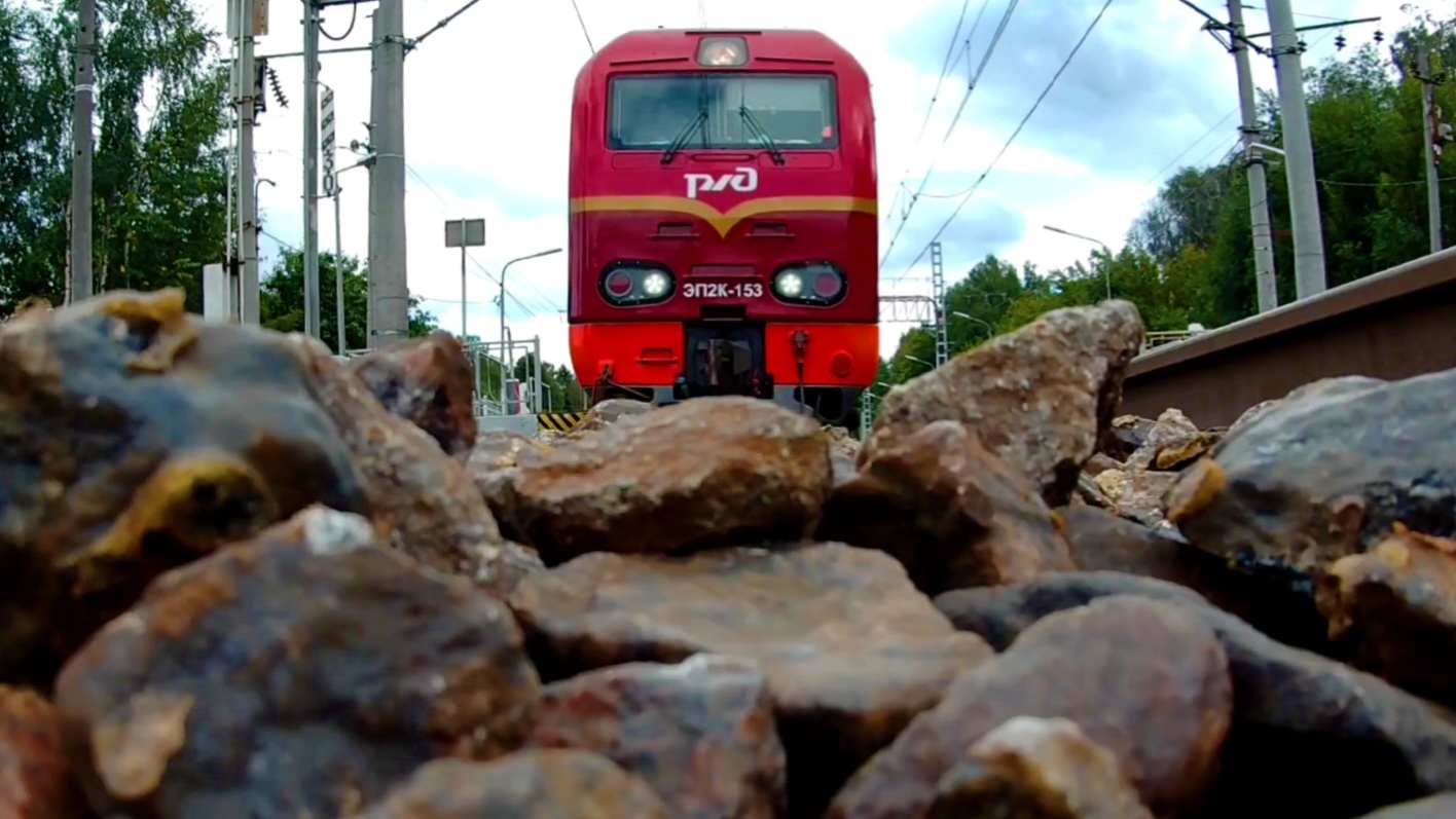 Камера под поездом,ЭП2К - 153.