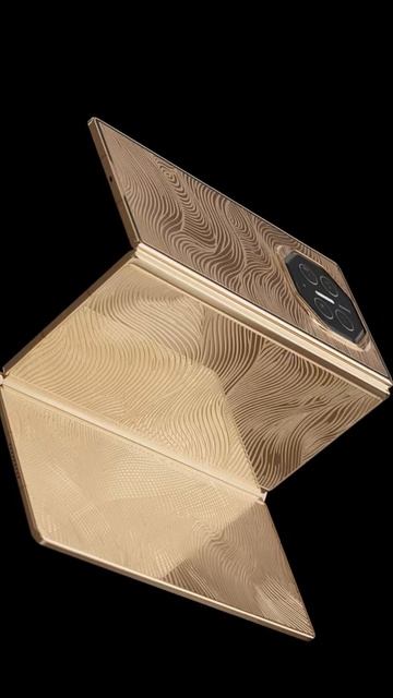 Российский смартфон из золота 🧐 #хуавей #россия #российскоепроизводство #caviar #huaweimatext