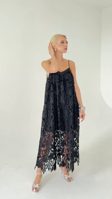 Гипюровое платье на лямках (черное) от бренда KURKUMA