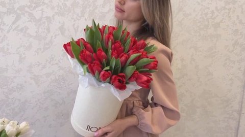 Нежные и хрустящие тюльпаны в коробке от Повода. Красные тюльпаны
