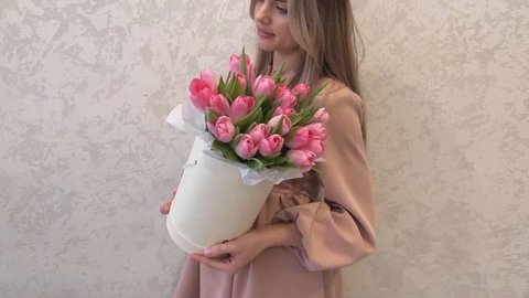 Нежные и хрустящие тюльпаны в коробке от Повода. Розовые тюльпаны