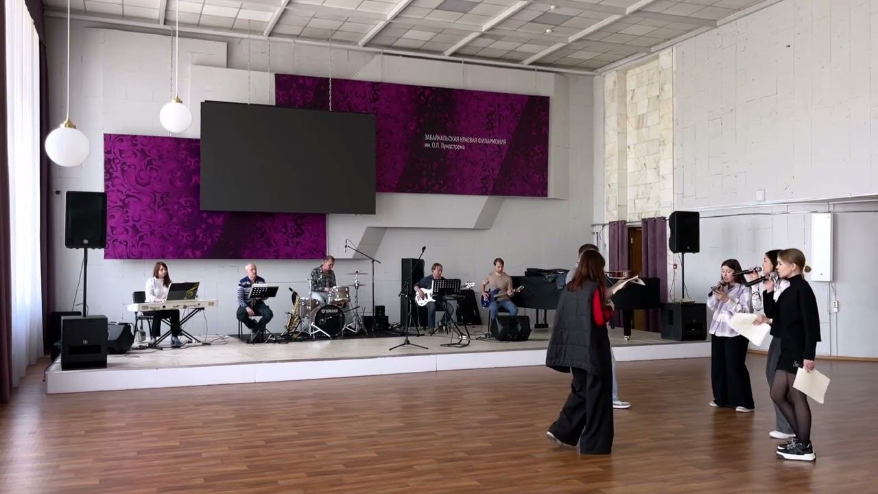 Фрагменты репетиции музыкальной-театральной постановки «Мэри Поппинс» Премьера 6-7 июня в 11:00