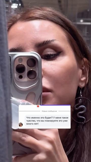 Вон какие синяки под глазами...