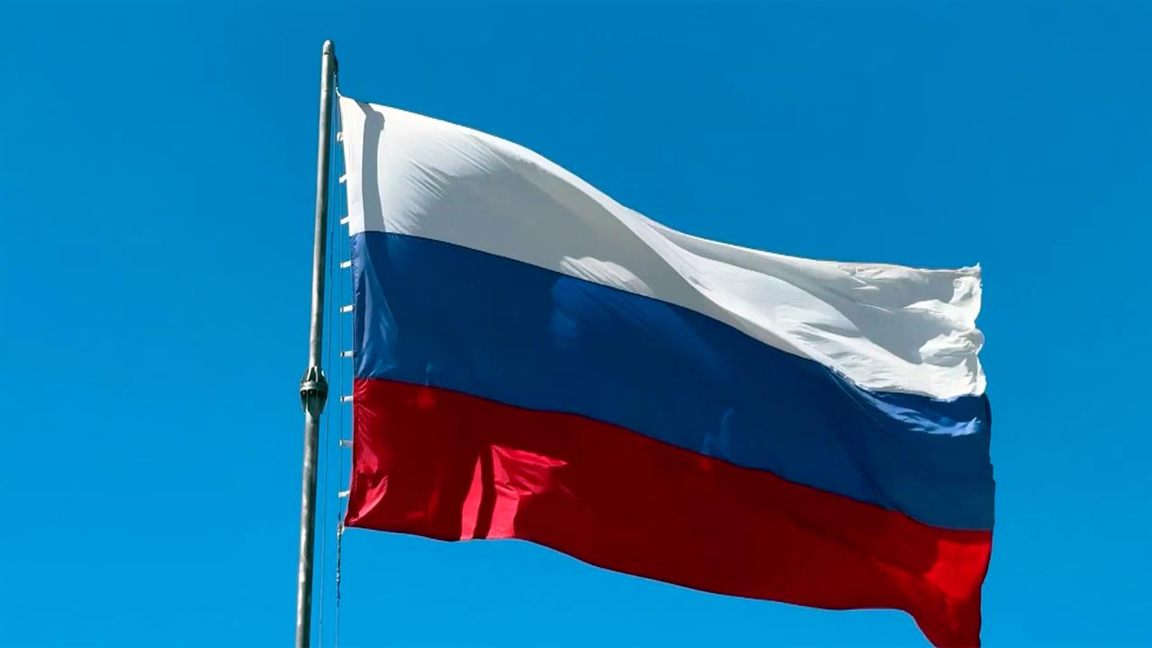 Символ единства и сплоченности: Россия отмечает День государственного флага