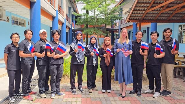 Международный Бессмертный Полк поздравляет с Днем Флага России. Малайзия