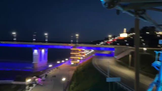 Колесо обозрения и вечерний Барнаул