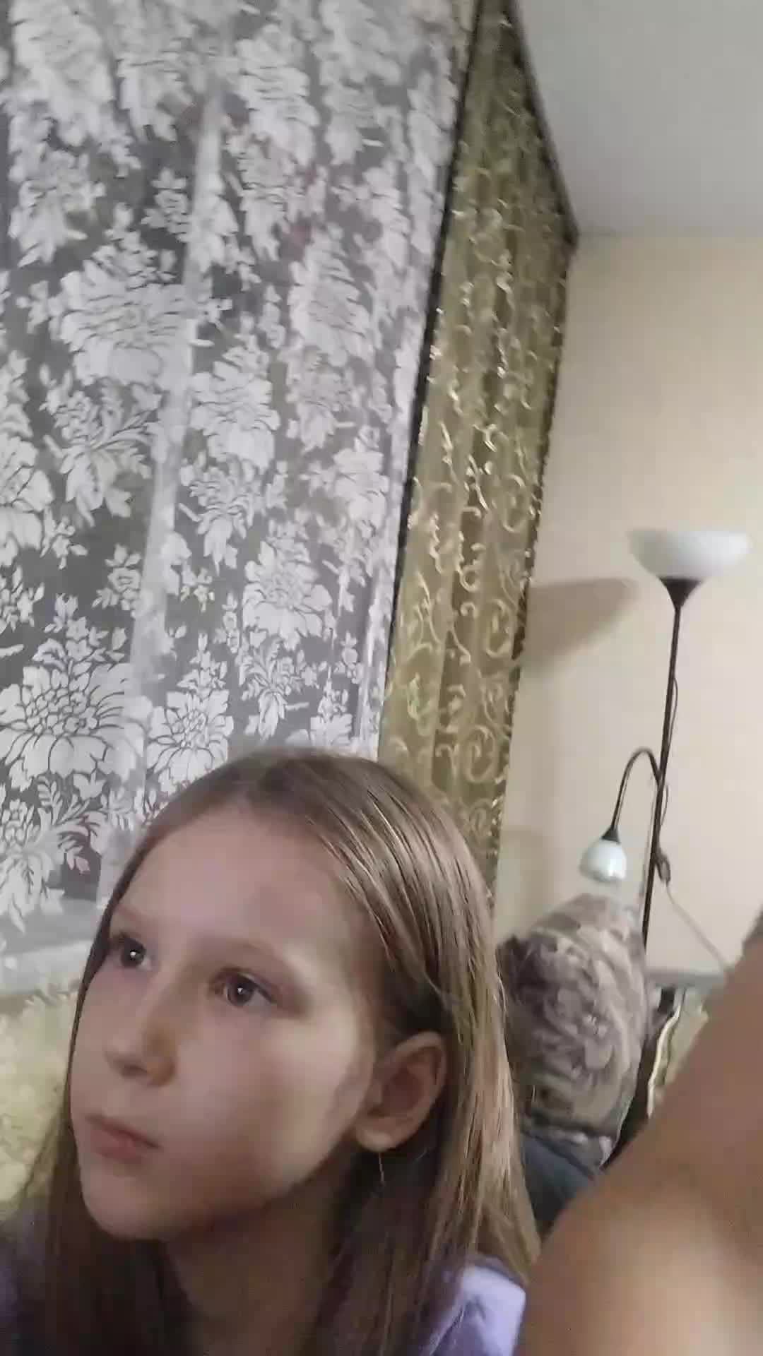 Соня играет в Майн на пк часть 2