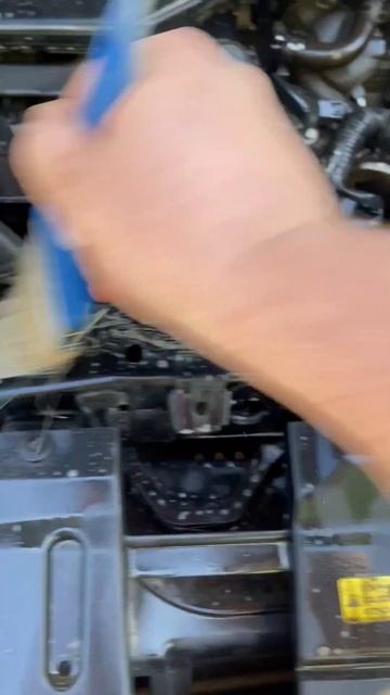 Как помыть двигатель #shorts