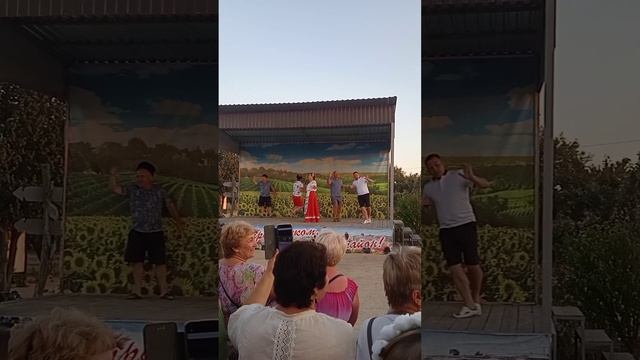 Искурсия должанск казачьи вечера застолье песнеры выступление на сцене пристовление на лошади
