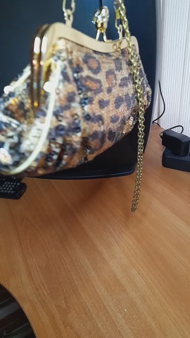 Клатч из пайеток с леопардовым рисунком