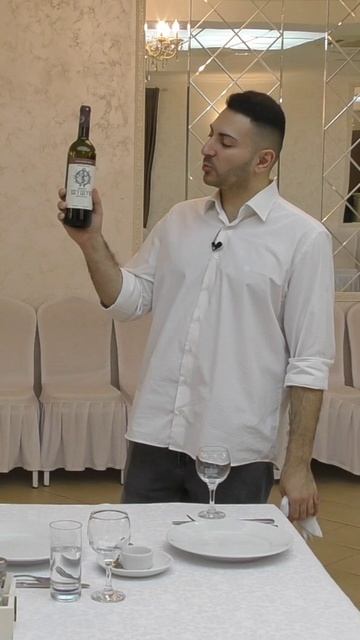 Подача вина в ресторане 🍷✨