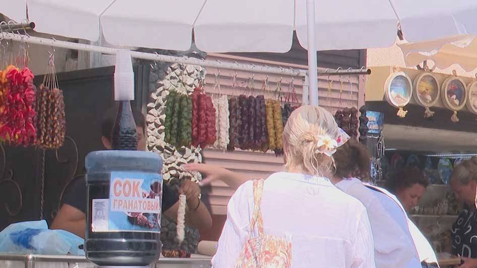 В Сочи после смертельных отравлений чачей продолжают продавать некачественный алкоголь