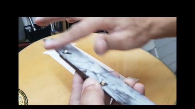Ремонт гитар приклейка бриджа