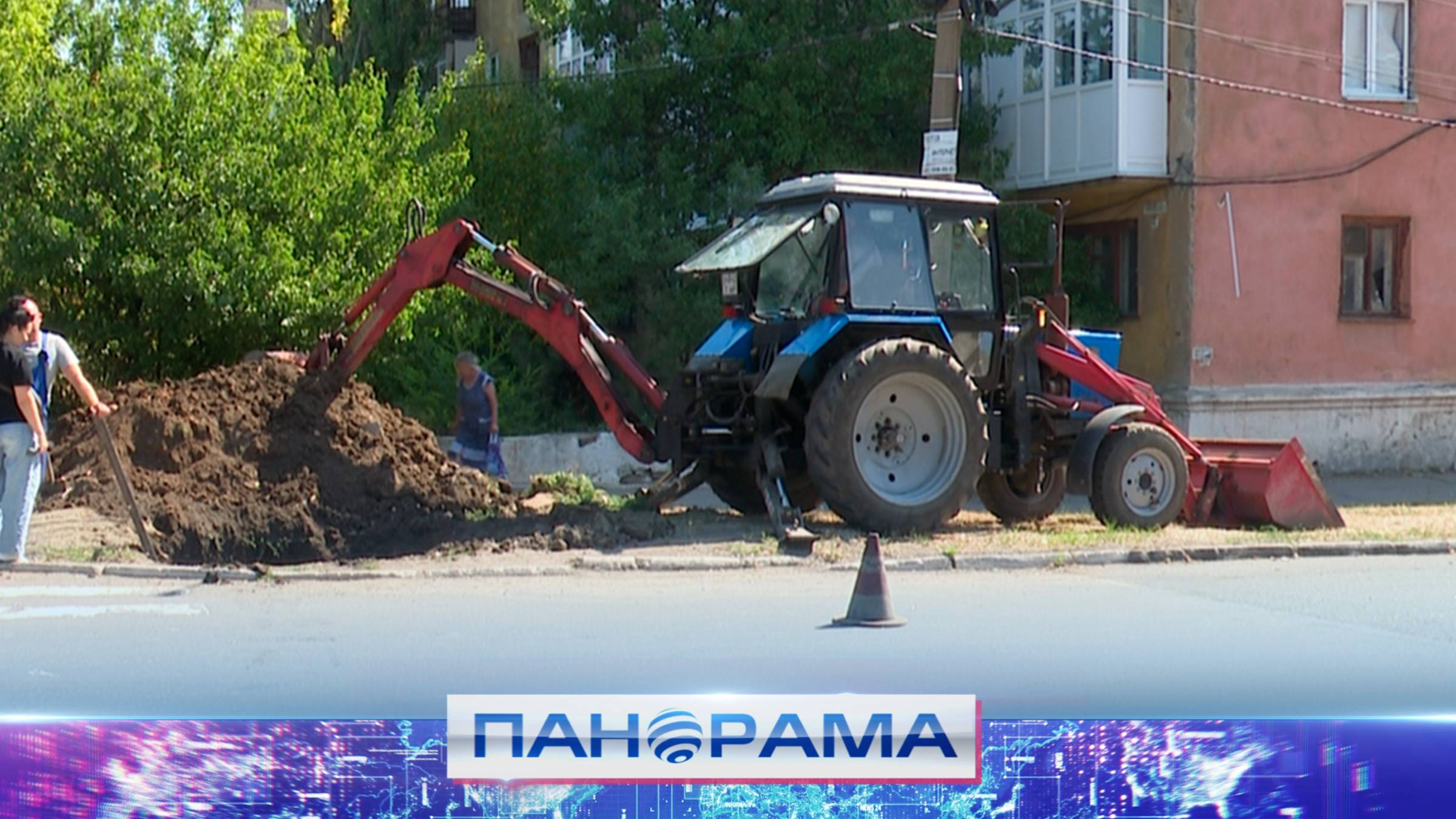 ⚡️ Порыв на водопроводе в Зугрэсе! Как устраняют протечку в центре города?