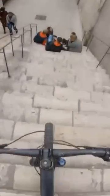 Не самое удачно место для того, чтоб посидеть