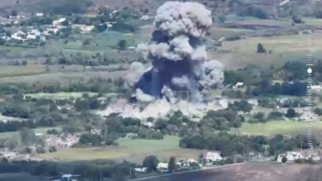 🇷🇺 Авиация в деле
В н.п. Димитров/Мирноград с применением ФАБ-3000 уничтожен ПВД 15 оброн НГУ !!!