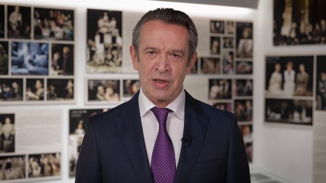 C Днем Государственного флага России поздравляет Председатель СТД РФ Владимир Машков