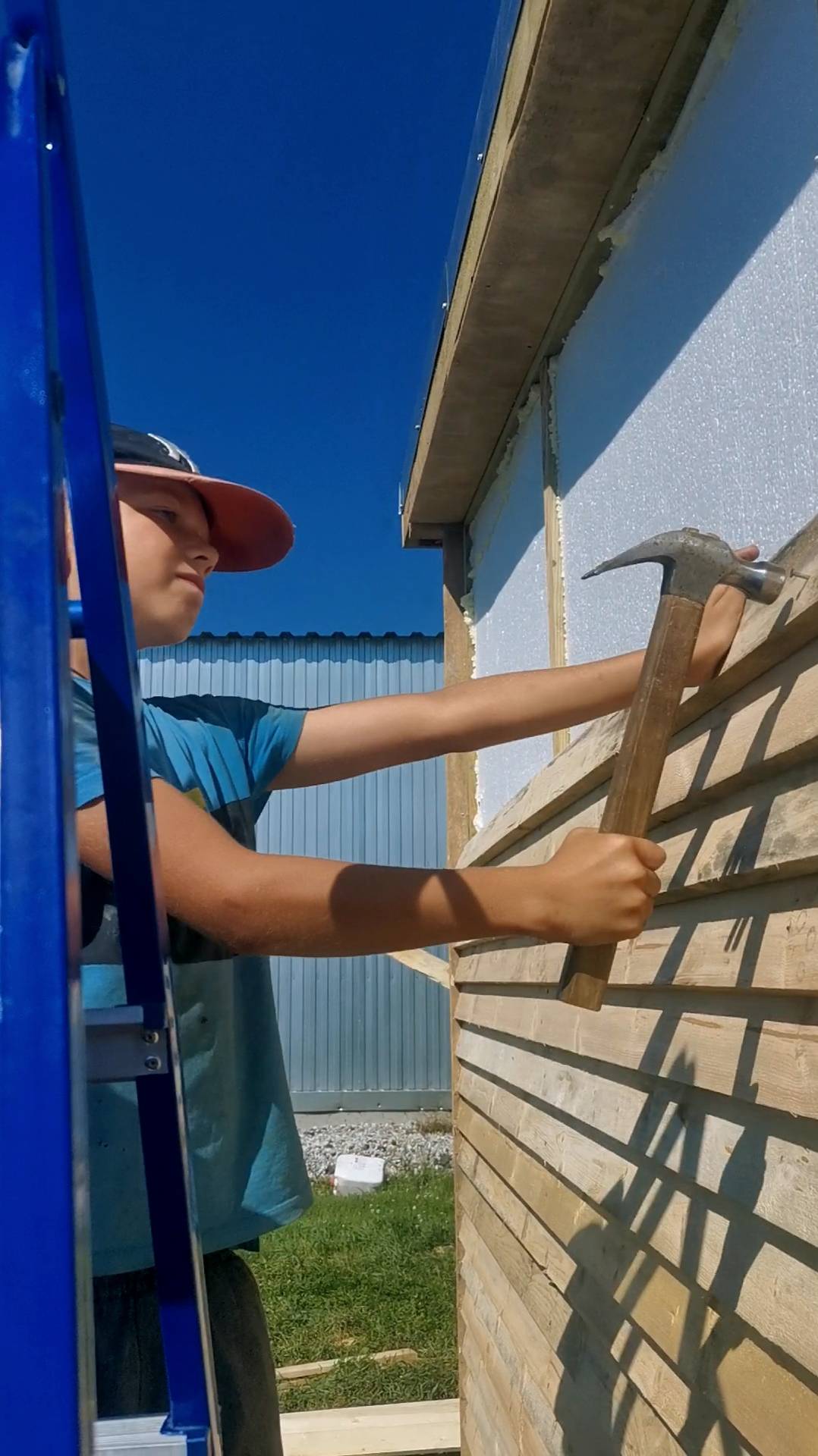 СТРОЙКА ПРОДОЛЖАЕТСЯ