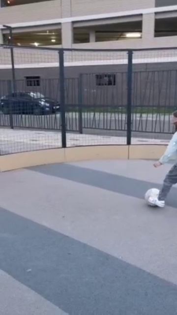 Совсем немного футбола от двойняшек!