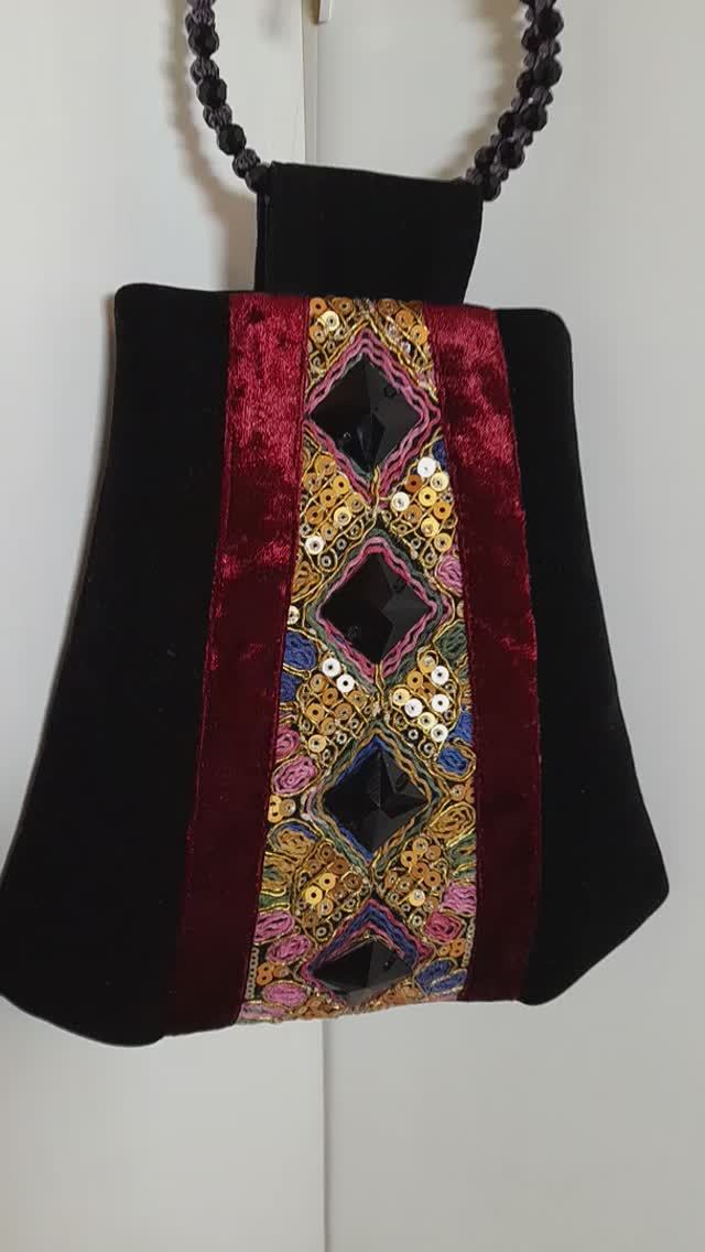 Театральная вечерняя бархатная сумочка в стиле ретро