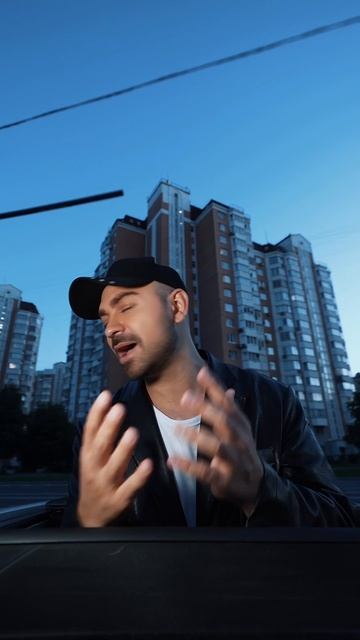 Саша Санта - Счастливыми