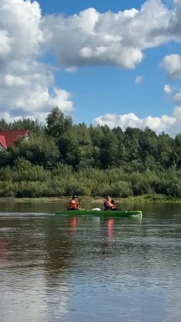 Каяк Punch Duo против течения.