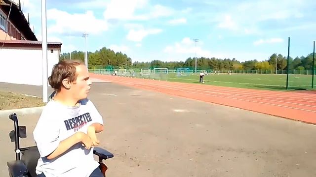 у нас лучше футбольное поле