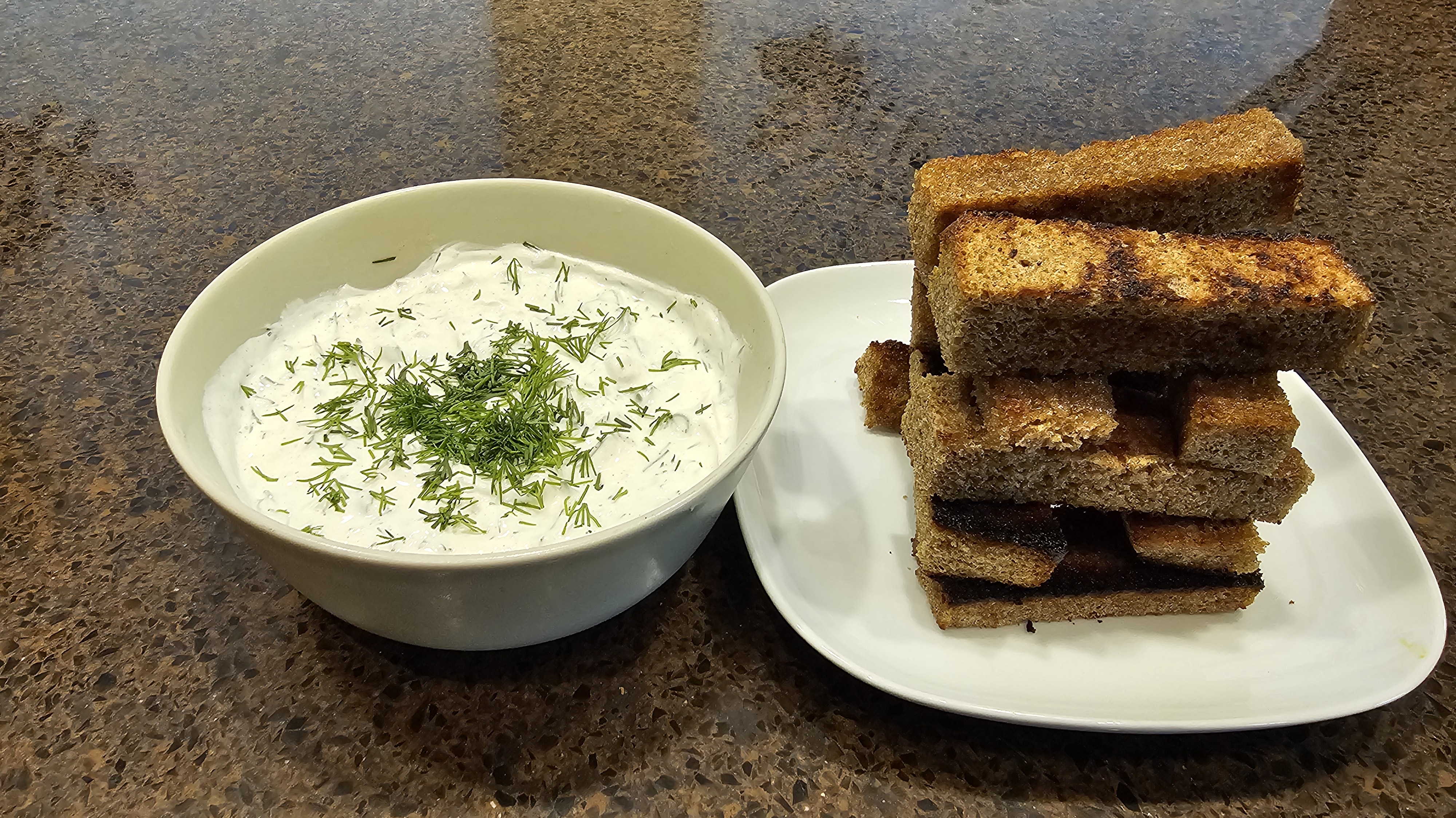 Готовим чесночные гренки