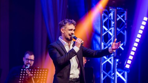 "Любовь-пять звёзд" Андрей Запецкий (муз.А.Добронравов; сл.С.Осилашвили)