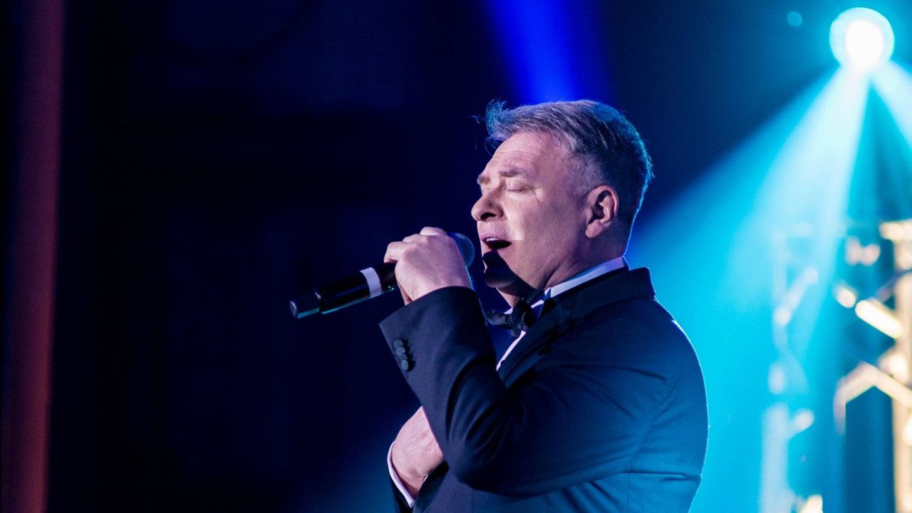 "Красивые женщины" Александр Добронравов (муз. А.Добронравов;сл.М.Танич)