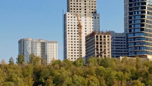 Новая архитектура города. Вид с реки.