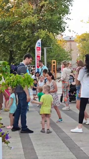 «Лето в Москве»: детская дискотека в сквере у Марса