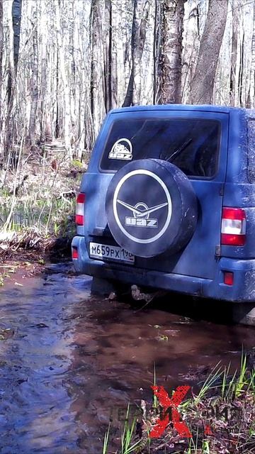 #shorts #4x4 #offroad #территорияикс #уаз #патриот Стоковый УАЗ Патриот со всей дури ныряет в лужу!
