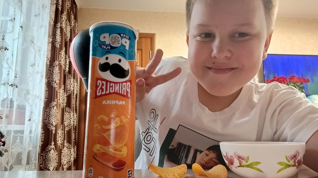 Пробую Принглс со вкусом паприки! /Pringles Paprika