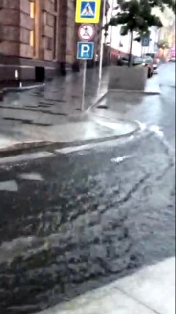 Река после ливня в Москве