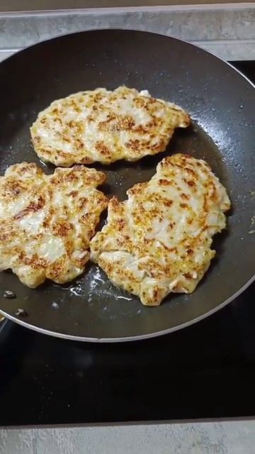 Котлетки-растрёпки из куриной грудки и кабачков.