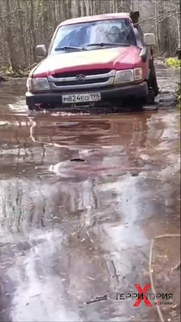 #shorts #4x4 #offroad #offroading #greatwall #территорияикс Китайский пикап тонет в огромной луже!